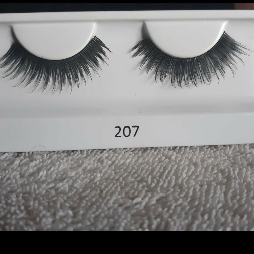 False Lashes #207 - Picture 4 of 4